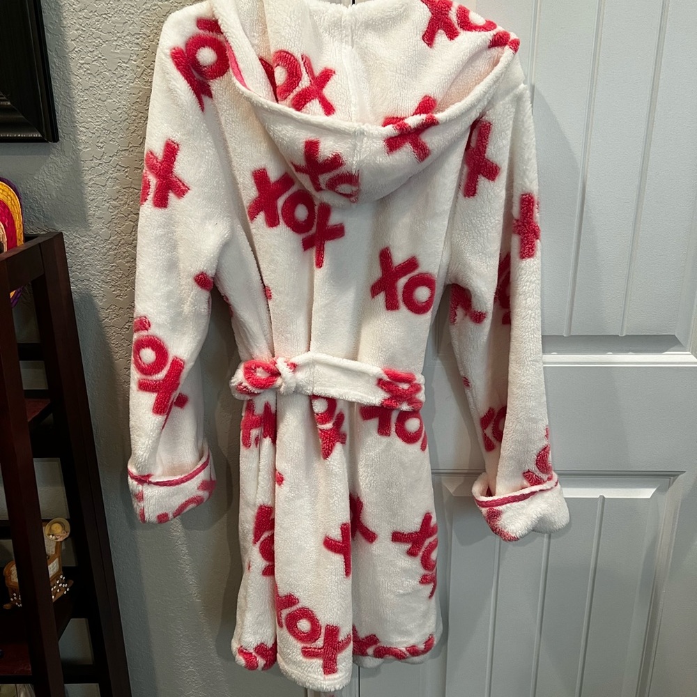 Betsey Johnson Fluffy Robe - Picture 2 of 3